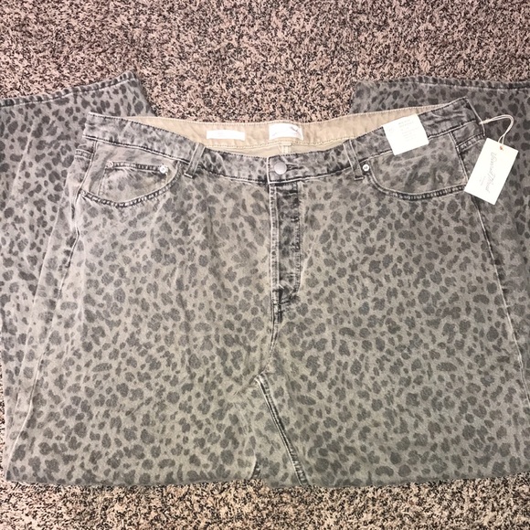 Universal Thread Women's Mid-Rise 90's Baggy Leopard Print Jeans PlusSz 22 | NWT - Picture 4 of 9